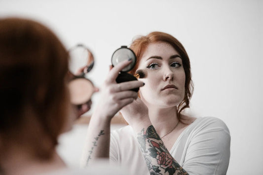 Comment un fond de teint adaptable peut booster votre confiance - Hailey Beauty