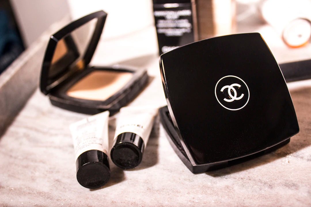 Découvrez le fond de teint adaptable pour peau grasse - Hailey Beauty