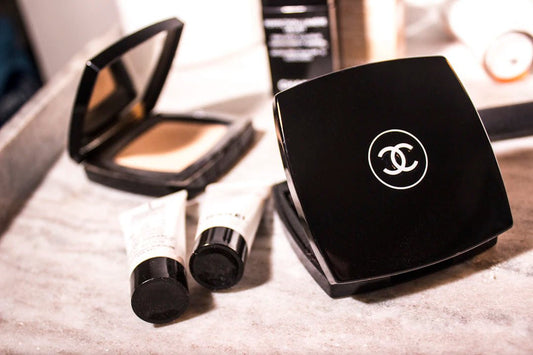 Découvrez le fond de teint adaptable pour peau grasse - Hailey Beauty