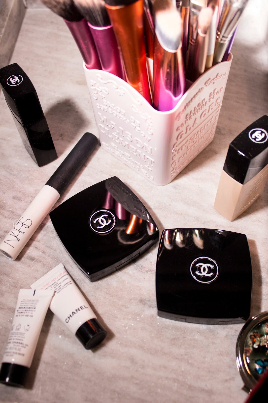Découvrez les Bienfaits du Fond de Teint Adaptable - Hailey Beauty