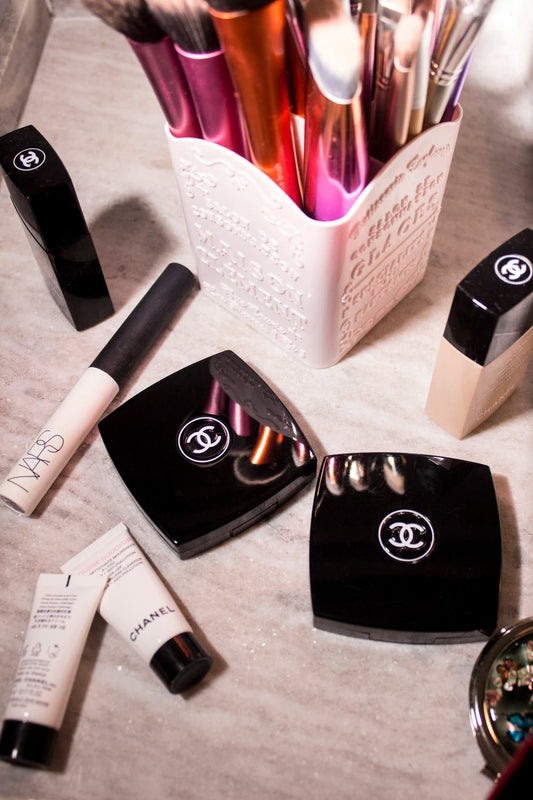 Découvrez les Bienfaits du Fond de Teint Adaptable - Hailey Beauty