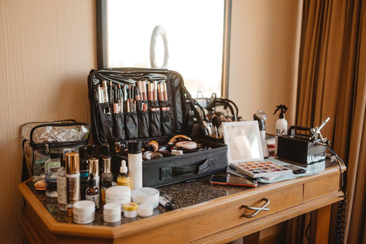 Les Secrets des Maquilleurs sur le Fond de Teint Adaptable - Hailey Beauty
